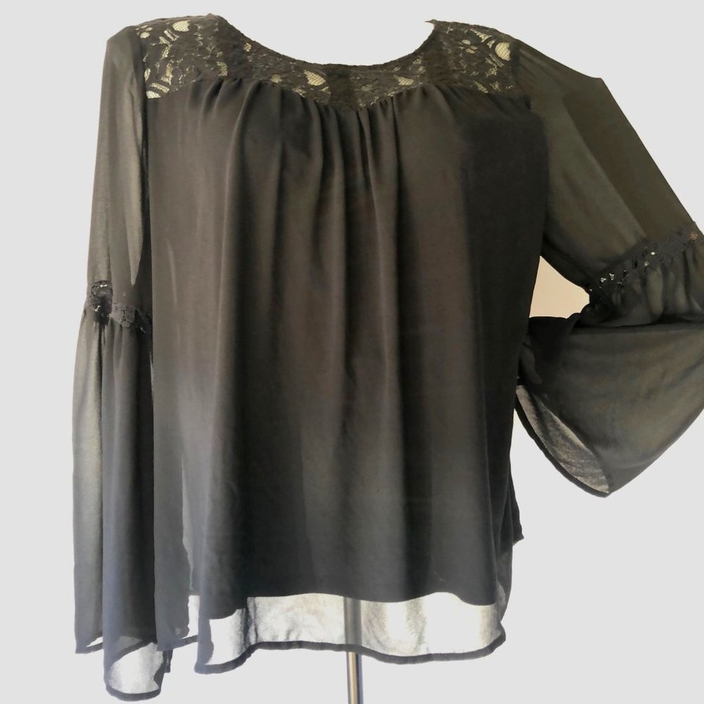 Black blouse Torrid Blouse Size 1